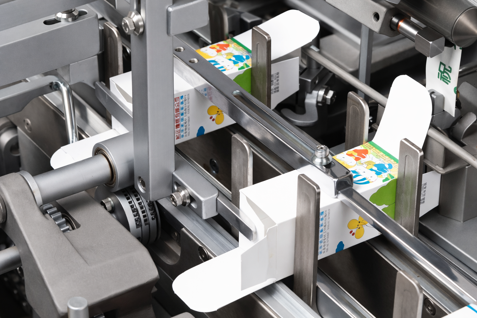 horizontālās kartonē&scaron;anas iekārtas produkta padeve